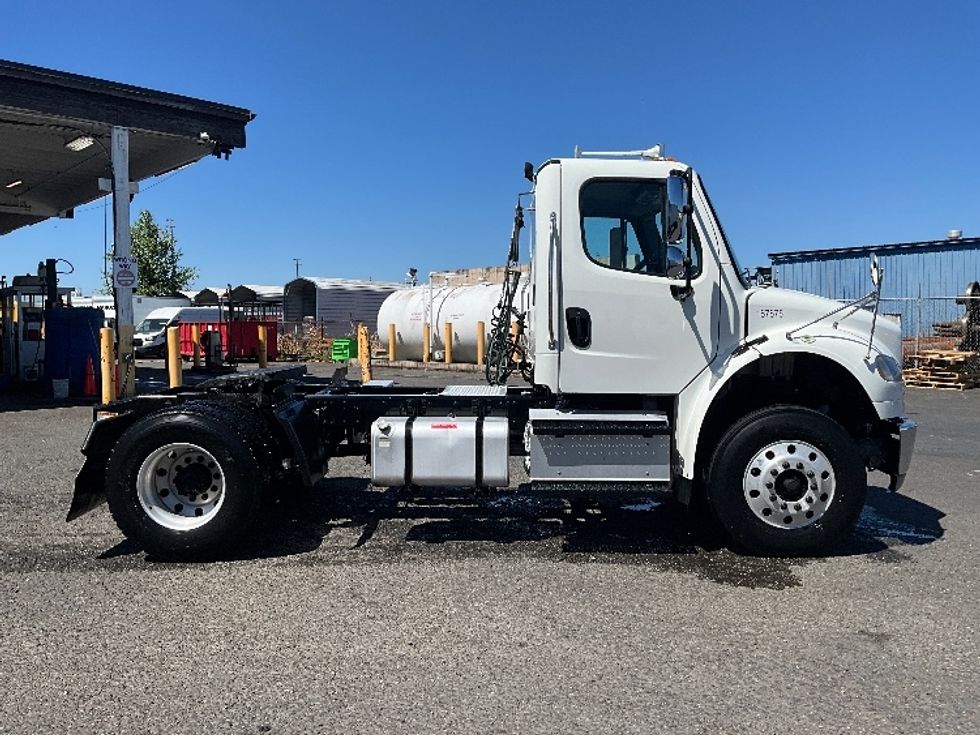 Day Cab Tractor-Heavy Duty Tractors-Freightliner-2017-M2-Tacoma-WA-196,335\n\t\tmiles-$ 46,000 - Image 8