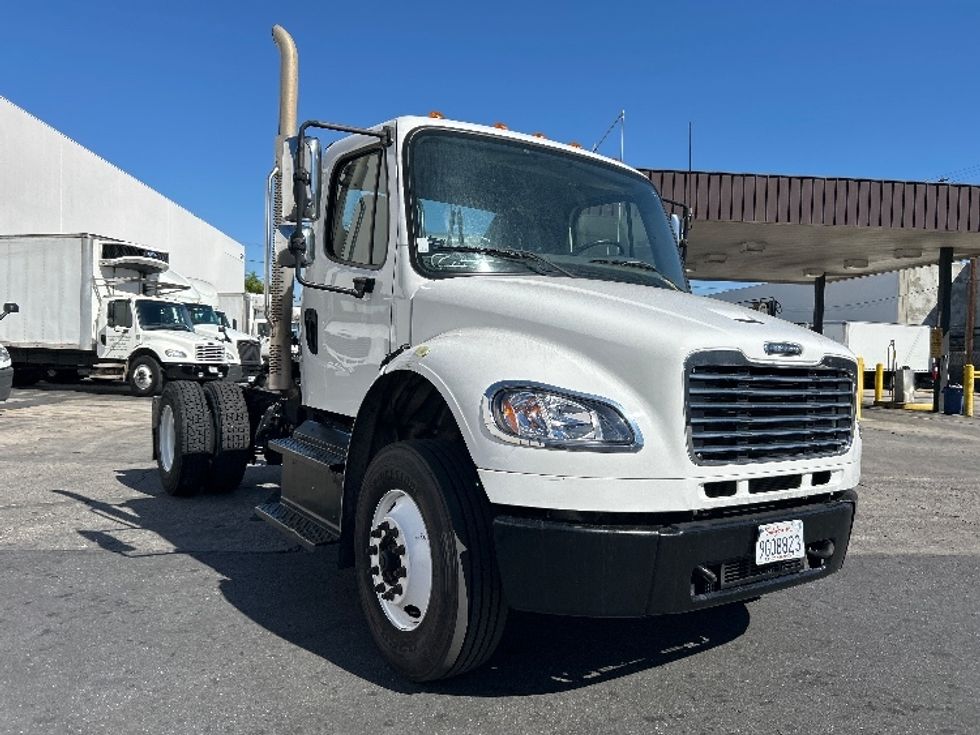 Day Cab Tractor-Heavy Duty Tractors-Freightliner-2017-M2-Torrance-CA-160,741\n\t\tmiles-$ 46,500 - Image 1