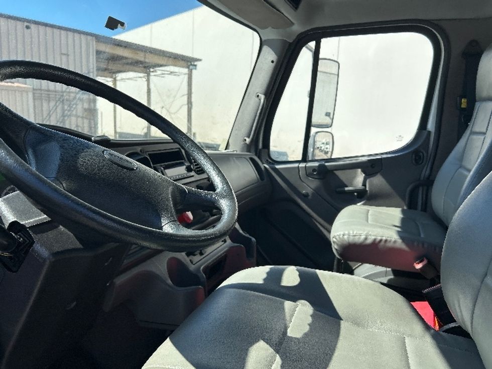 Day Cab Tractor-Heavy Duty Tractors-Freightliner-2017-M2-Torrance-CA-160,741\n\t\tmiles-$ 46,500 - Image 10