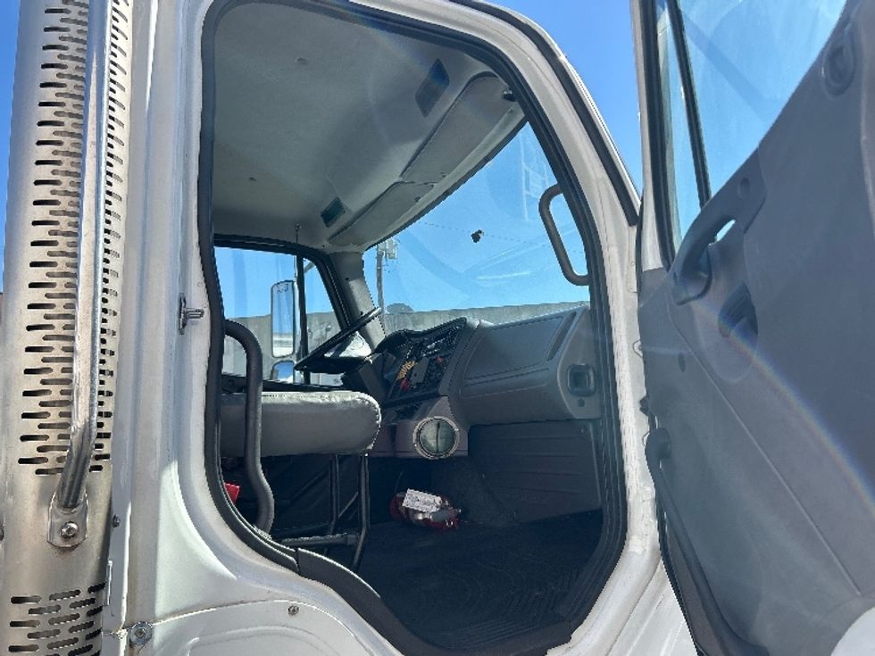 Day Cab Tractor-Heavy Duty Tractors-Freightliner-2017-M2-Torrance-CA-160,741\n\t\tmiles-$ 46,500 - Image 12