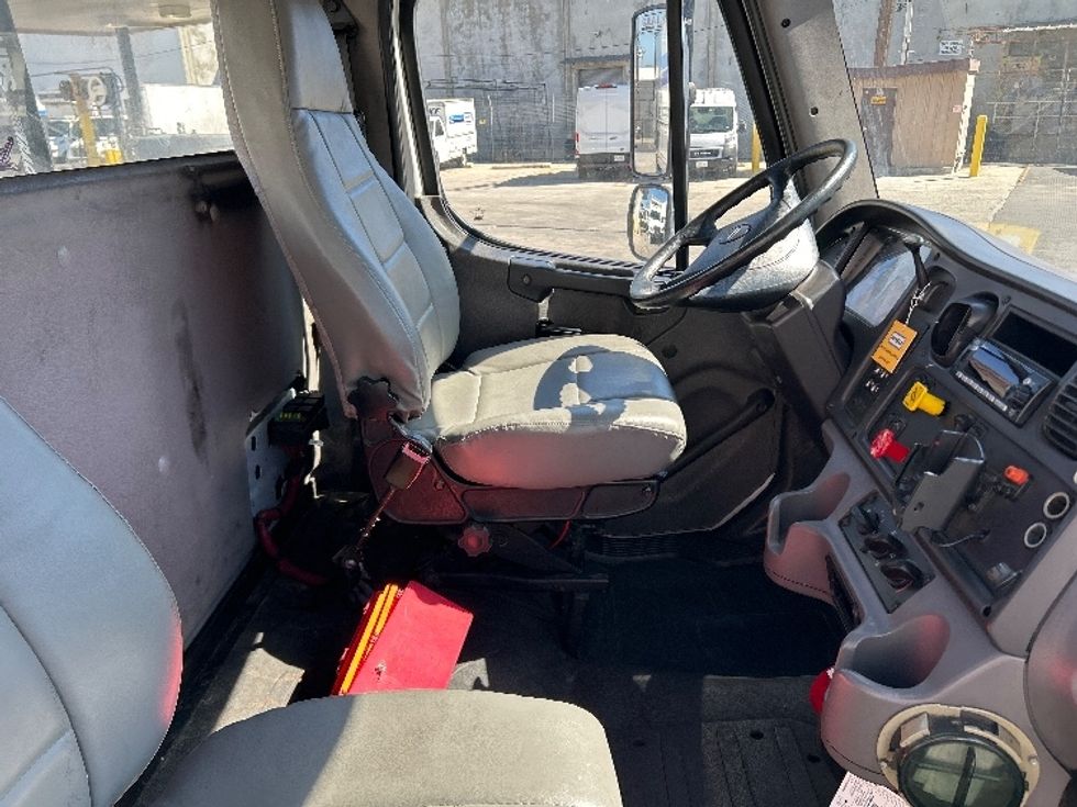 Day Cab Tractor-Heavy Duty Tractors-Freightliner-2017-M2-Torrance-CA-160,741\n\t\tmiles-$ 46,500 - Image 14