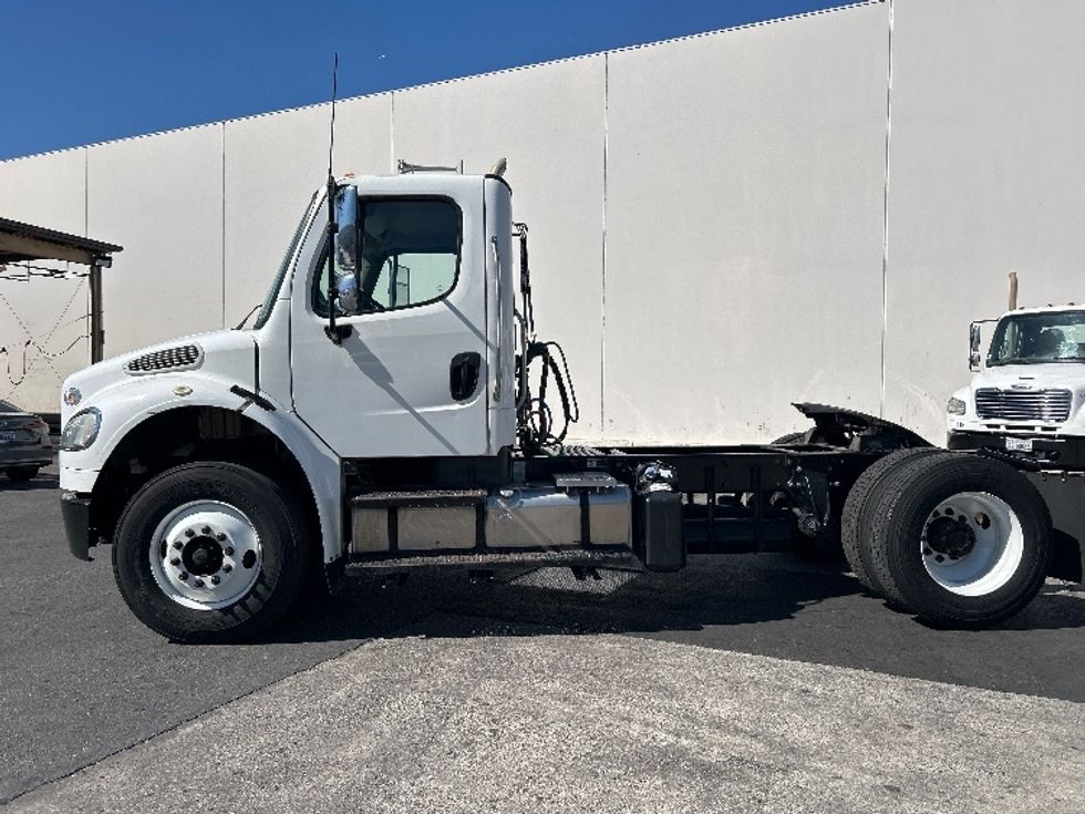 Day Cab Tractor-Heavy Duty Tractors-Freightliner-2017-M2-Torrance-CA-160,741\n\t\tmiles-$ 46,500 - Image 4