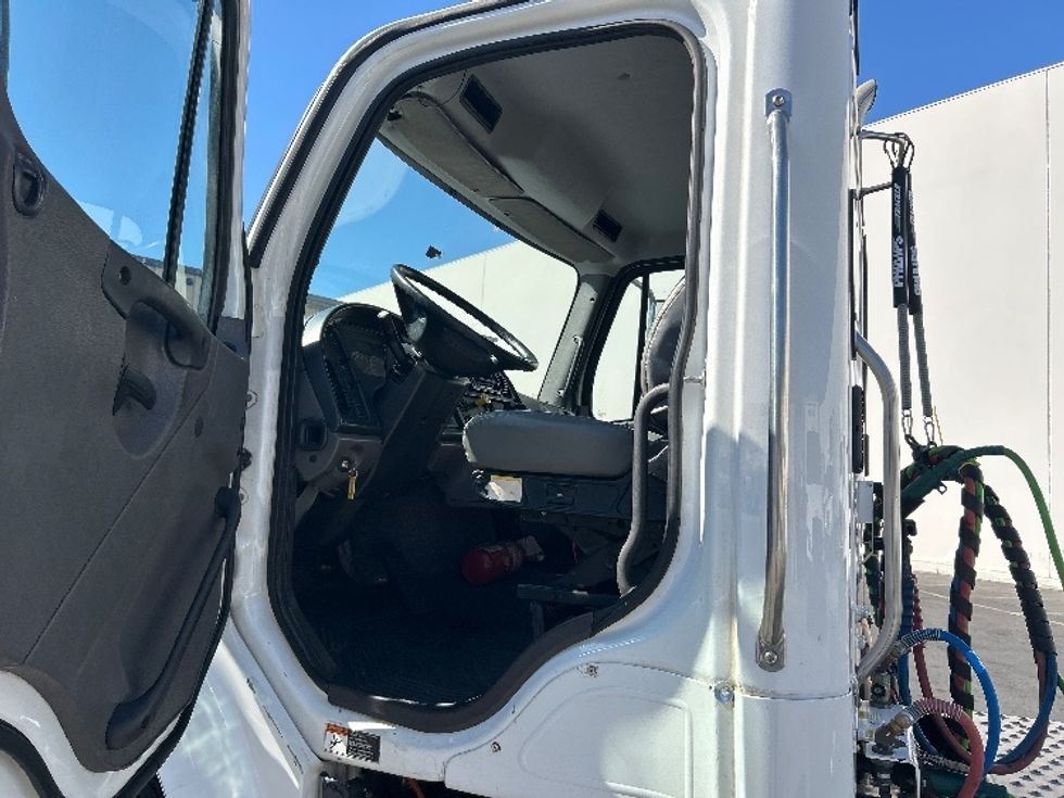 Day Cab Tractor-Heavy Duty Tractors-Freightliner-2017-M2-Torrance-CA-160,741\n\t\tmiles-$ 46,500 - Image 9