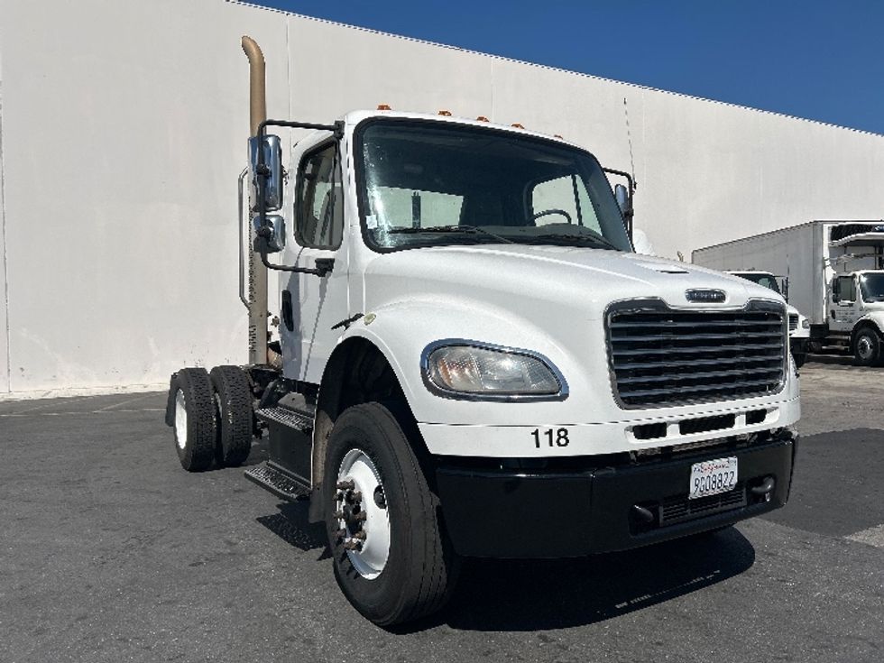 Day Cab Tractor-Heavy Duty Tractors-Freightliner-2017-M2-Torrance-CA-272,409\n\t\tmiles-$ 43,250 - Image 1