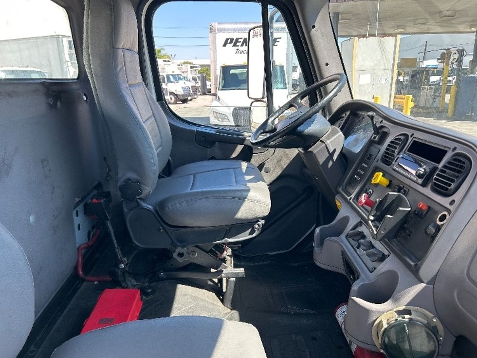 Day Cab Tractor-Heavy Duty Tractors-Freightliner-2017-M2-Torrance-CA-272,409\n\t\tmiles-$ 43,250 - Image 14
