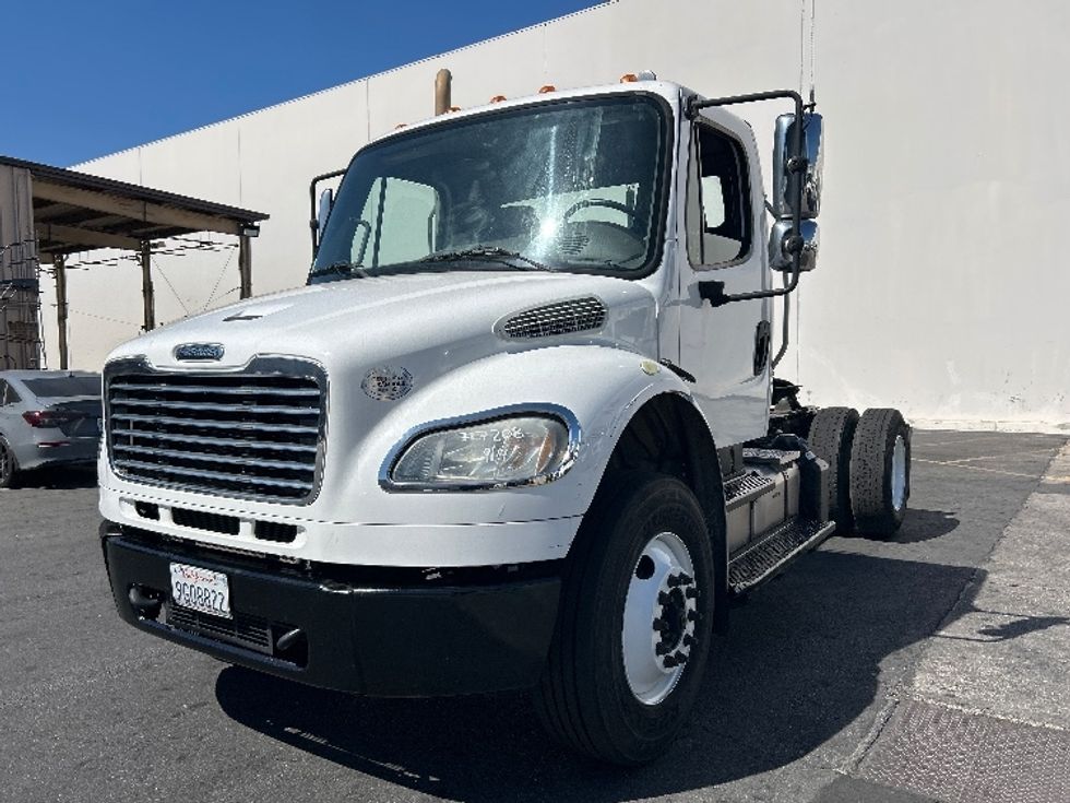 Day Cab Tractor-Heavy Duty Tractors-Freightliner-2017-M2-Torrance-CA-272,409\n\t\tmiles-$ 43,250 - Image 3