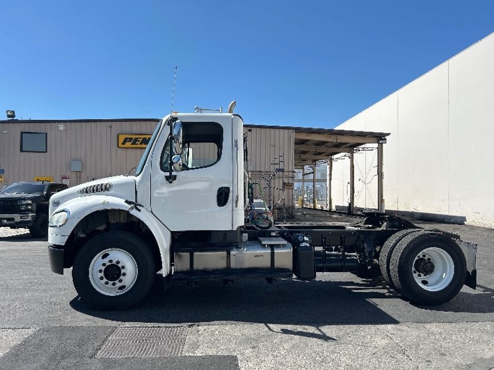 Day Cab Tractor-Heavy Duty Tractors-Freightliner-2017-M2-Torrance-CA-272,409\n\t\tmiles-$ 43,250 - Image 4
