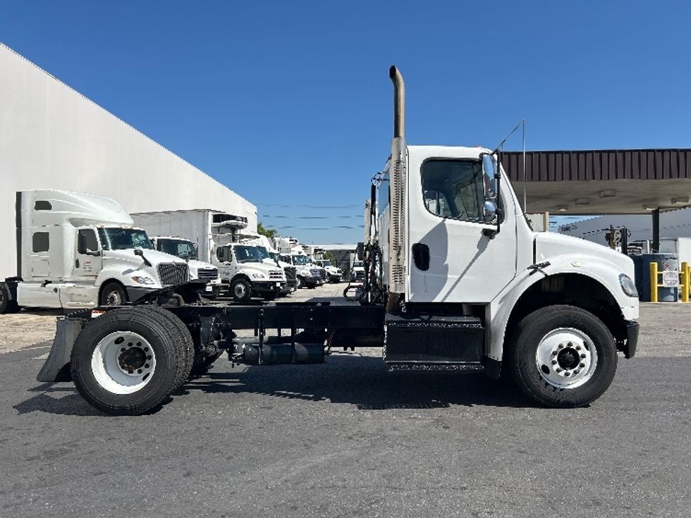 Day Cab Tractor-Heavy Duty Tractors-Freightliner-2017-M2-Torrance-CA-272,409\n\t\tmiles-$ 43,250 - Image 8