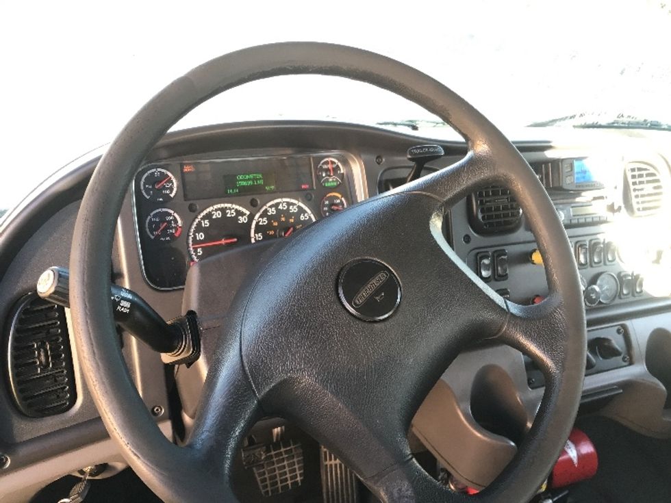 Day Cab Tractor-Heavy Duty Tractors-Freightliner-2017-M2-West Sacramento-CA-158,638\n\t\tmiles-$ 51,250 - Image 10