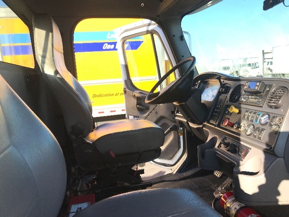 Day Cab Tractor-Heavy Duty Tractors-Freightliner-2017-M2-West Sacramento-CA-158,638\n\t\tmiles-$ 51,250 - Image 13