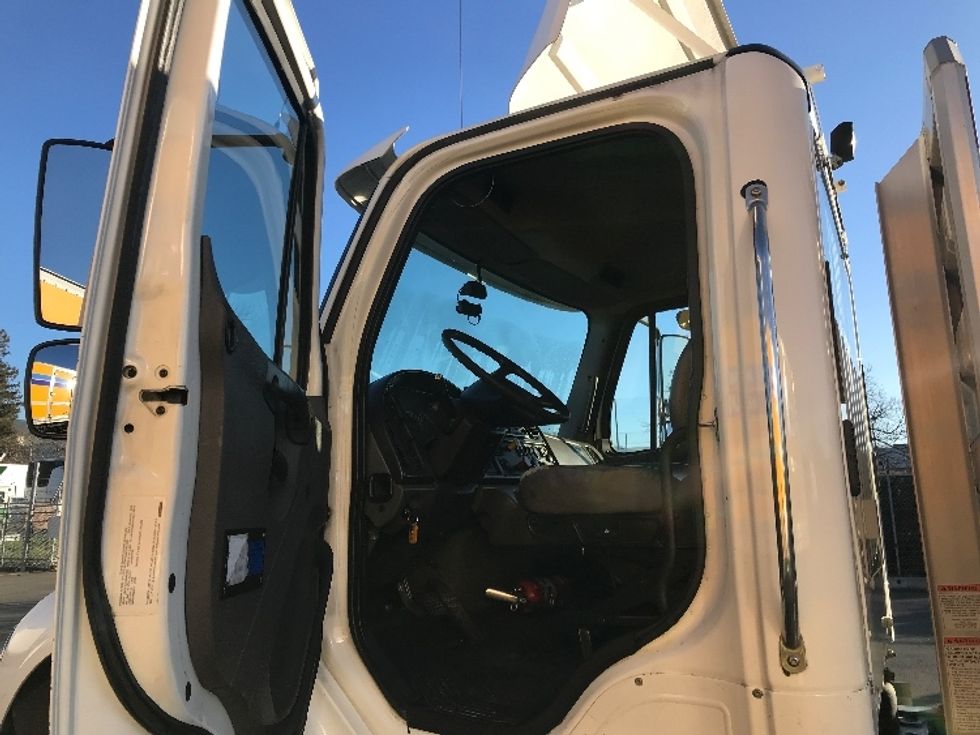 Day Cab Tractor-Heavy Duty Tractors-Freightliner-2017-M2-West Sacramento-CA-158,638\n\t\tmiles-$ 51,250 - Image 8