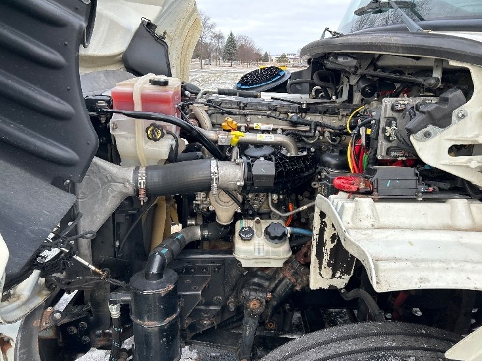 Day Cab Tractor-Heavy Duty Tractors-Freightliner-2017-M211242S-De Pere-WI-174,686\n\t\tmiles-$ 27,750 - Image 16