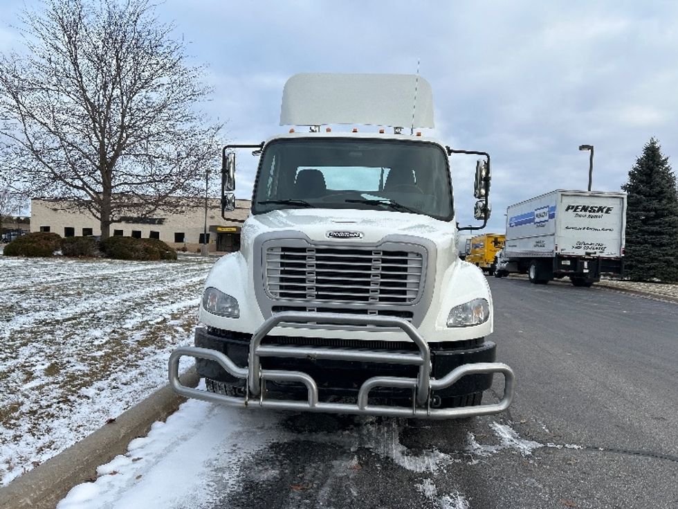 Day Cab Tractor-Heavy Duty Tractors-Freightliner-2017-M211242S-De Pere-WI-174,686\n\t\tmiles-$ 27,750 - Image 2