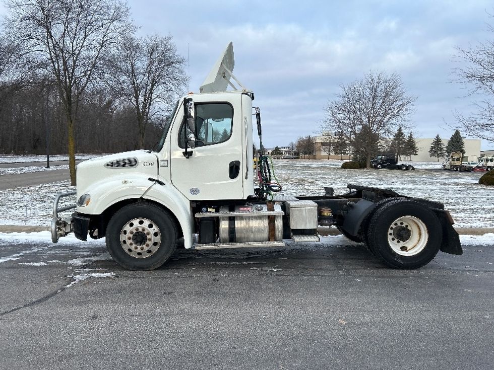 Day Cab Tractor-Heavy Duty Tractors-Freightliner-2017-M211242S-De Pere-WI-174,686\n\t\tmiles-$ 27,750 - Image 4