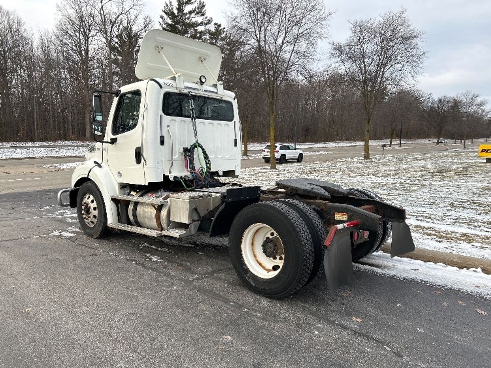 Day Cab Tractor-Heavy Duty Tractors-Freightliner-2017-M211242S-De Pere-WI-174,686\n\t\tmiles-$ 27,750 - Image 5