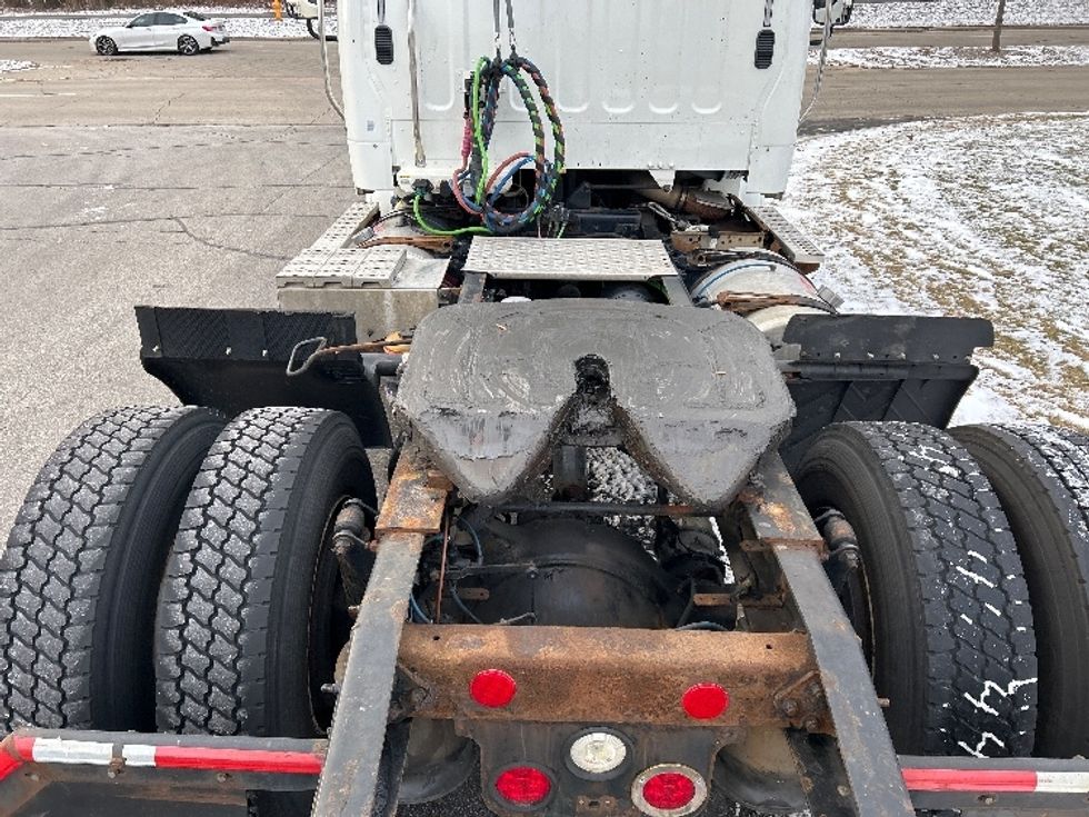 Day Cab Tractor-Heavy Duty Tractors-Freightliner-2017-M211242S-De Pere-WI-174,686\n\t\tmiles-$ 27,750 - Image 6