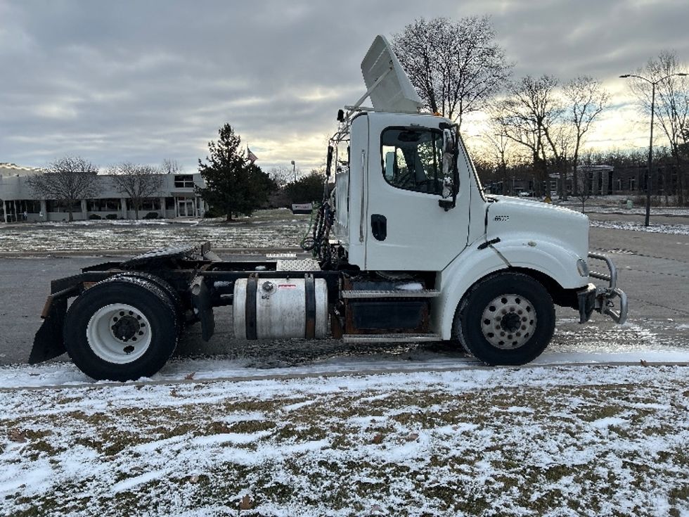 Day Cab Tractor-Heavy Duty Tractors-Freightliner-2017-M211242S-De Pere-WI-174,686\n\t\tmiles-$ 27,750 - Image 8