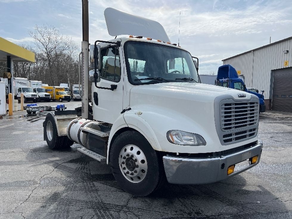 Day Cab Tractor-Heavy Duty Tractors-Freightliner-2017-M211242S-Fitchburg-MA-410,116\n\t\tmiles-$ 22,000 - Image 1