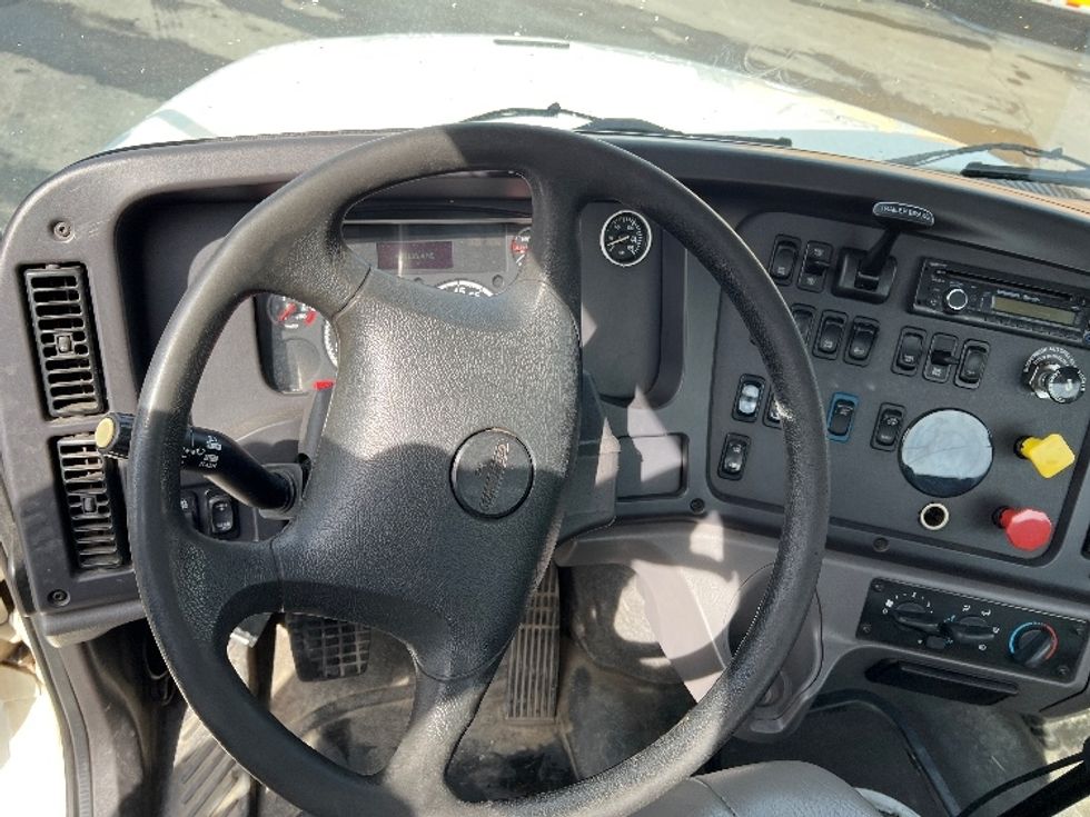 Day Cab Tractor-Heavy Duty Tractors-Freightliner-2017-M211242S-Fitchburg-MA-410,116\n\t\tmiles-$ 22,000 - Image 11