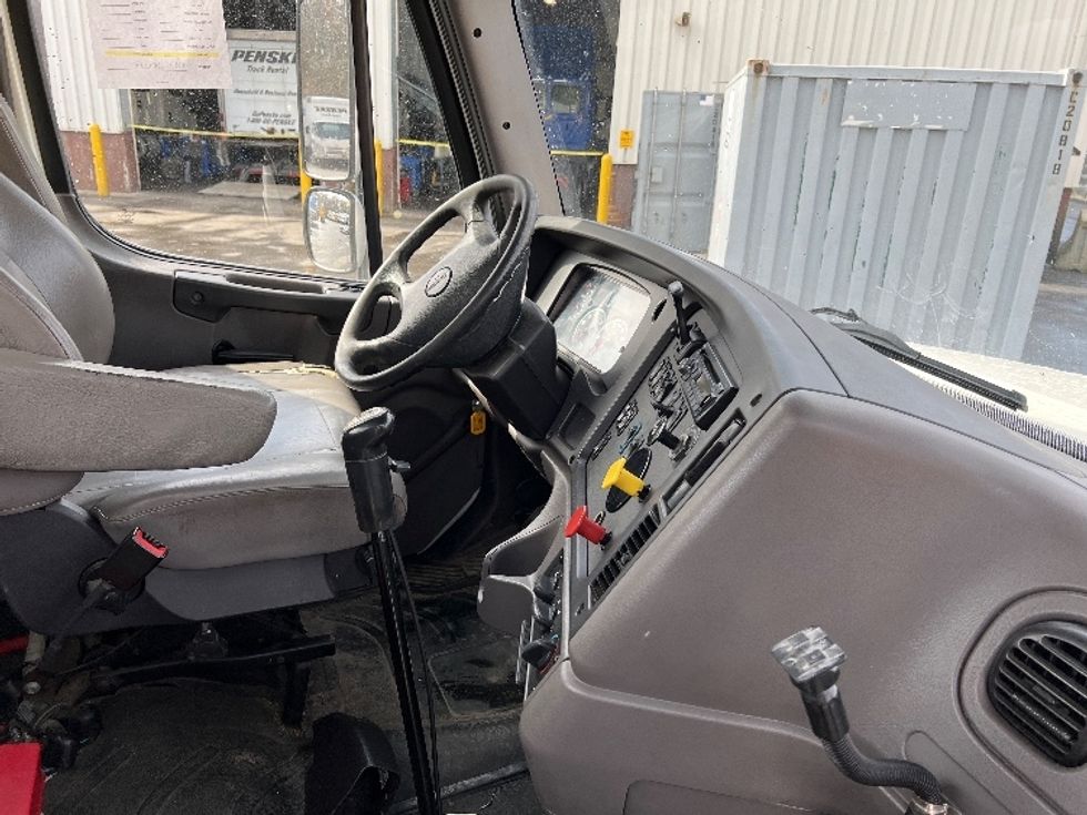 Day Cab Tractor-Heavy Duty Tractors-Freightliner-2017-M211242S-Fitchburg-MA-410,116\n\t\tmiles-$ 22,000 - Image 14