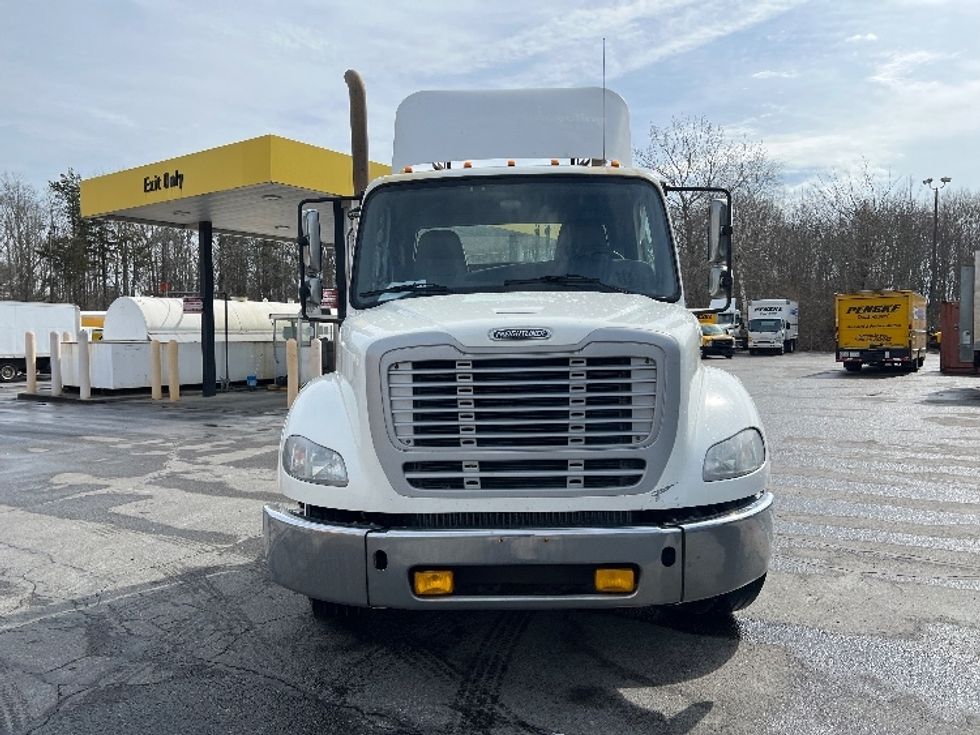Day Cab Tractor-Heavy Duty Tractors-Freightliner-2017-M211242S-Fitchburg-MA-410,116\n\t\tmiles-$ 22,000 - Image 2