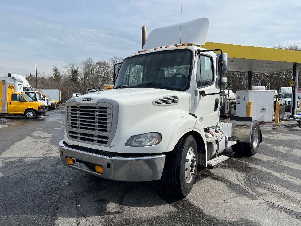 Day Cab Tractor-Heavy Duty Tractors-Freightliner-2017-M211242S-Fitchburg-MA-410,116\n\t\tmiles-$ 22,000 - Image 3