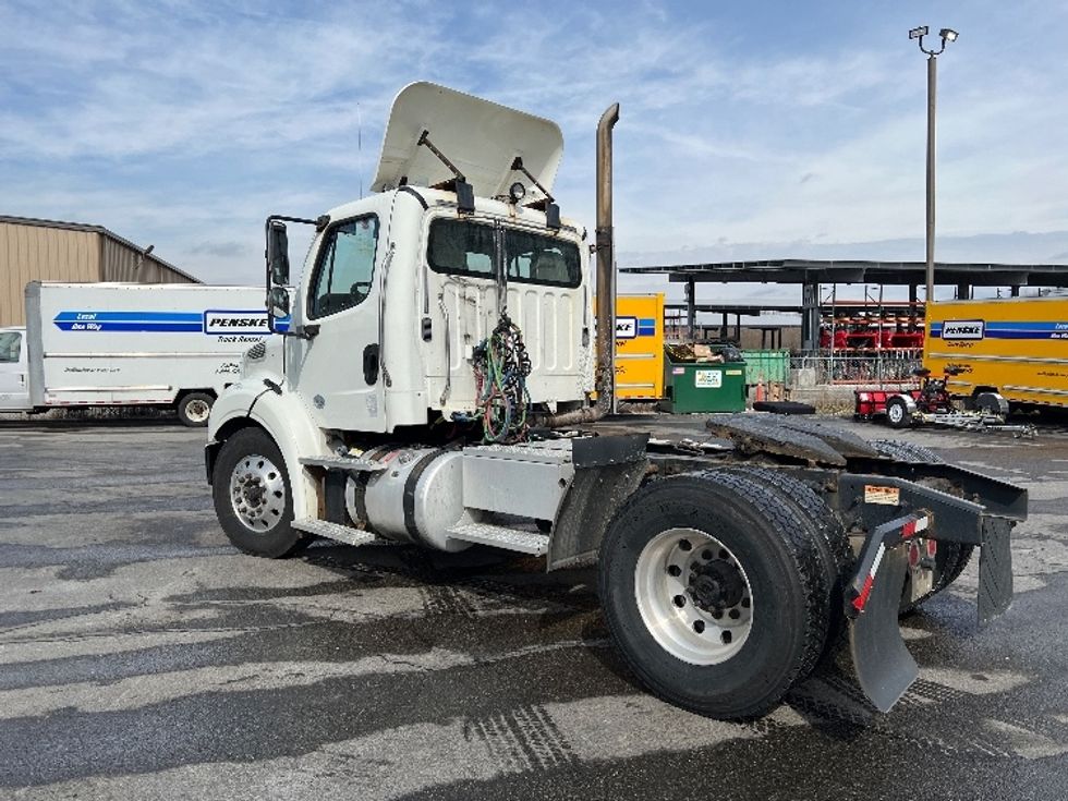 Day Cab Tractor-Heavy Duty Tractors-Freightliner-2017-M211242S-Fitchburg-MA-410,116\n\t\tmiles-$ 22,000 - Image 5