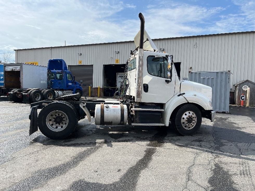 Day Cab Tractor-Heavy Duty Tractors-Freightliner-2017-M211242S-Fitchburg-MA-410,116\n\t\tmiles-$ 22,000 - Image 8