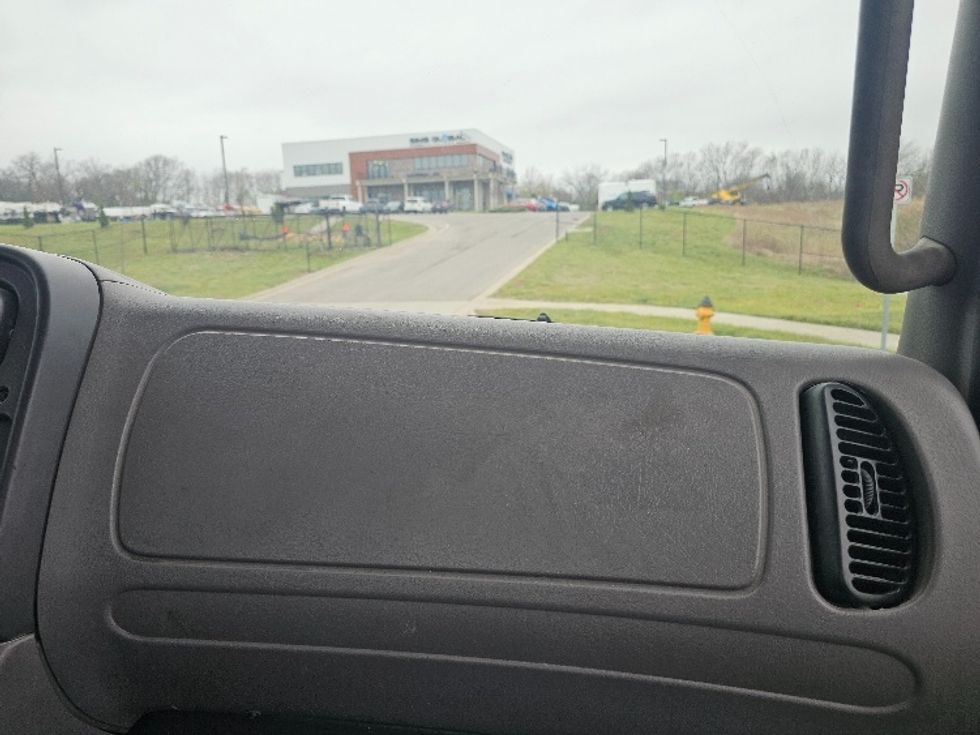 Day Cab Tractor-Heavy Duty Tractors-Freightliner-2017-M211242S-Kansas City-MO-106,952\n\t\tmiles-$ 26,000 - Image 13