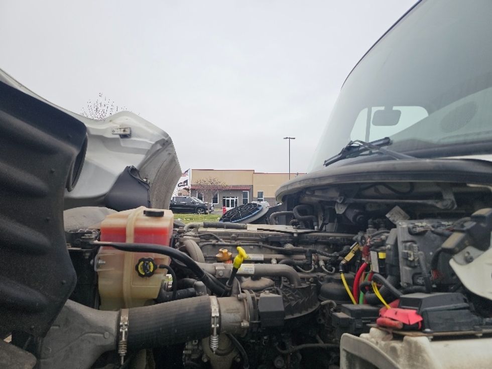 Day Cab Tractor-Heavy Duty Tractors-Freightliner-2017-M211242S-Kansas City-MO-106,952\n\t\tmiles-$ 26,000 - Image 16