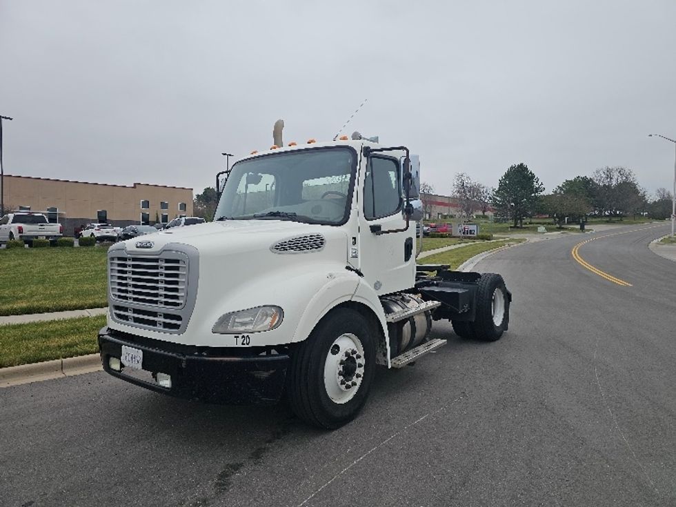 Day Cab Tractor-Heavy Duty Tractors-Freightliner-2017-M211242S-Kansas City-MO-106,952\n\t\tmiles-$ 26,000 - Image 3