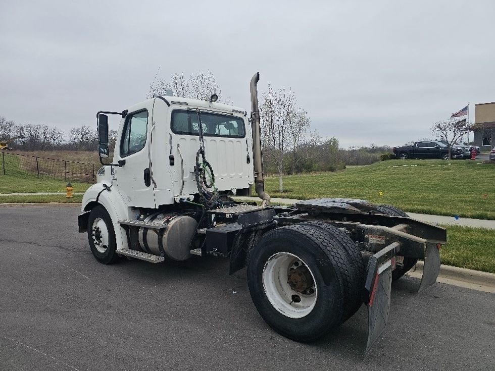 Day Cab Tractor-Heavy Duty Tractors-Freightliner-2017-M211242S-Kansas City-MO-106,952\n\t\tmiles-$ 26,000 - Image 5