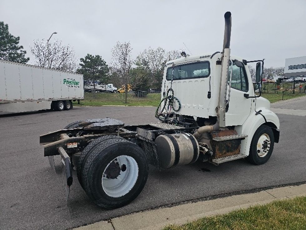 Day Cab Tractor-Heavy Duty Tractors-Freightliner-2017-M211242S-Kansas City-MO-106,952\n\t\tmiles-$ 26,000 - Image 7