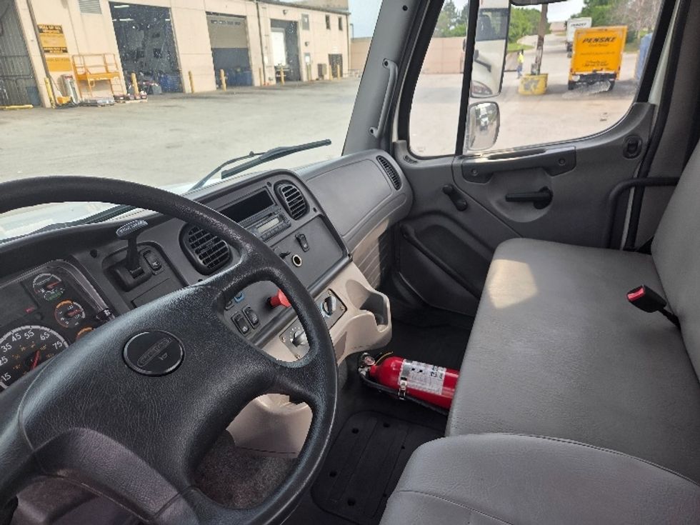 Day Cab Tractor-Heavy Duty Tractors-Freightliner-2017-M211242S-Kansas City-MO-110,750\n\t\tmiles-$ 29,000 - Image 10