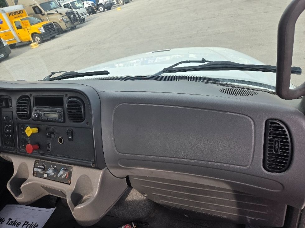 Day Cab Tractor-Heavy Duty Tractors-Freightliner-2017-M211242S-Kansas City-MO-110,750\n\t\tmiles-$ 29,000 - Image 13