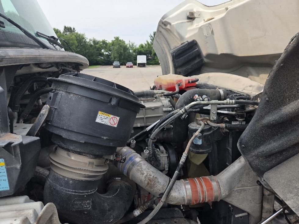 Day Cab Tractor-Heavy Duty Tractors-Freightliner-2017-M211242S-Kansas City-MO-110,750\n\t\tmiles-$ 29,000 - Image 15