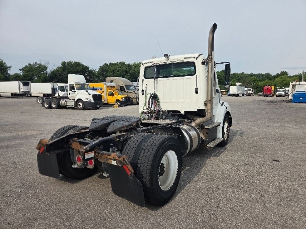 Day Cab Tractor-Heavy Duty Tractors-Freightliner-2017-M211242S-Kansas City-MO-110,750\n\t\tmiles-$ 29,000 - Image 7