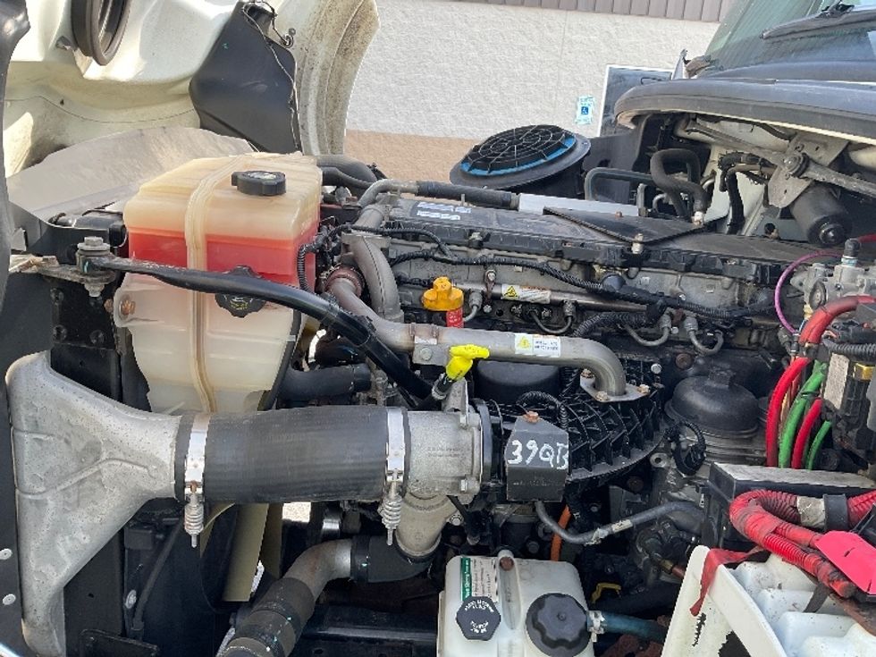 Day Cab Tractor-Heavy Duty Tractors-Freightliner-2017-M211242S-Neenah-WI-183,439\n\t\tmiles-$ 26,250 - Image 15