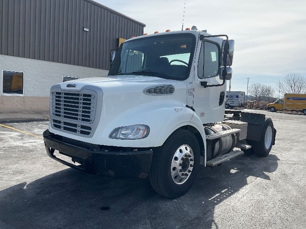 Day Cab Tractor-Heavy Duty Tractors-Freightliner-2017-M211242S-Neenah-WI-183,439\n\t\tmiles-$ 26,250 - Image 3