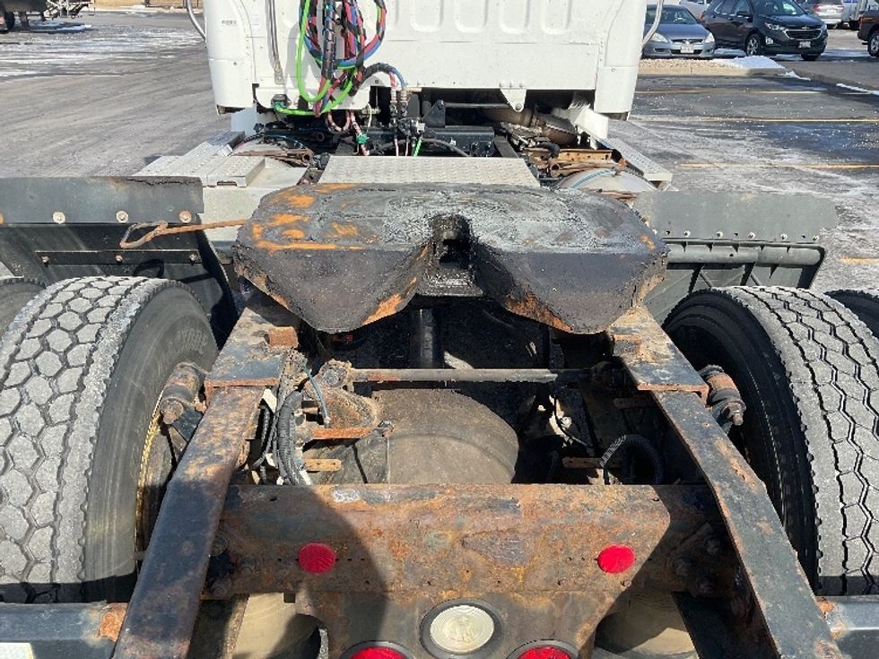 Day Cab Tractor-Heavy Duty Tractors-Freightliner-2017-M211242S-Neenah-WI-183,439\n\t\tmiles-$ 26,250 - Image 6