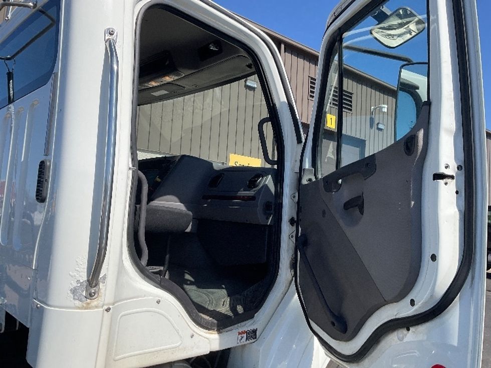 Day Cab Tractor-Heavy Duty Tractors-Freightliner-2017-M211242S-Neenah-WI-231,207\n\t\tmiles-$ 25,250 - Image 12