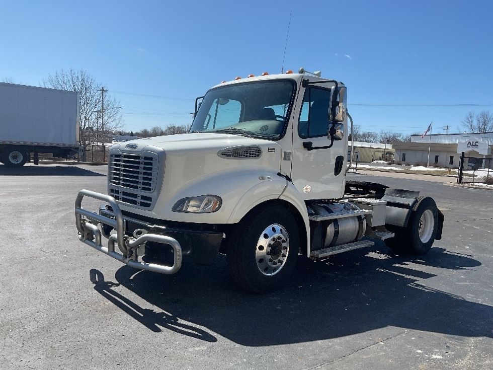 Day Cab Tractor-Heavy Duty Tractors-Freightliner-2017-M211242S-Neenah-WI-231,207\n\t\tmiles-$ 25,250 - Image 3