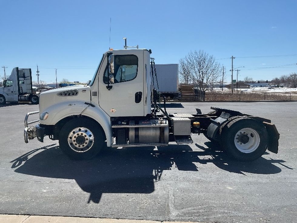 Day Cab Tractor-Heavy Duty Tractors-Freightliner-2017-M211242S-Neenah-WI-231,207\n\t\tmiles-$ 25,250 - Image 4