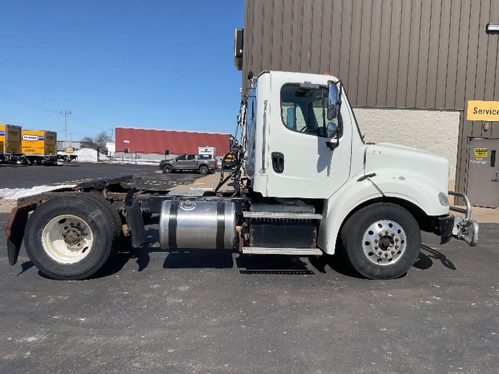 Day Cab Tractor-Heavy Duty Tractors-Freightliner-2017-M211242S-Neenah-WI-231,207\n\t\tmiles-$ 25,250 - Image 8