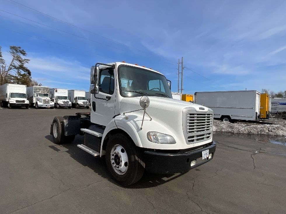 Day Cab Tractor-Heavy Duty Tractors-Freightliner-2017-M211242S-Sterling-VA-140,805\n\t\tmiles-$ 14,000 - Image 1