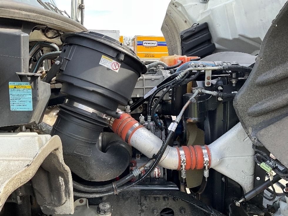 Day Cab Tractor-Heavy Duty Tractors-Freightliner-2017-M211242S-Sterling-VA-140,805\n\t\tmiles-$ 14,000 - Image 15