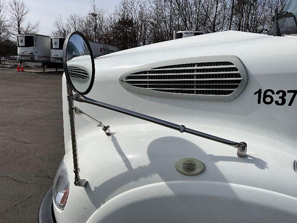 Day Cab Tractor-Heavy Duty Tractors-Freightliner-2017-M211242S-Sterling-VA-140,805\n\t\tmiles-$ 14,000 - Image 17