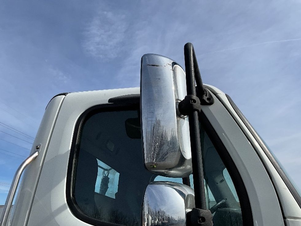 Day Cab Tractor-Heavy Duty Tractors-Freightliner-2017-M211242S-Sterling-VA-140,805\n\t\tmiles-$ 14,000 - Image 19