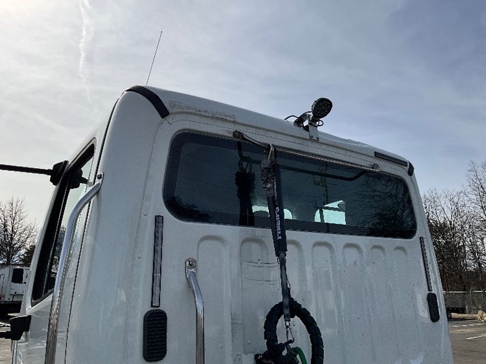 Day Cab Tractor-Heavy Duty Tractors-Freightliner-2017-M211242S-Sterling-VA-140,805\n\t\tmiles-$ 14,000 - Image 20