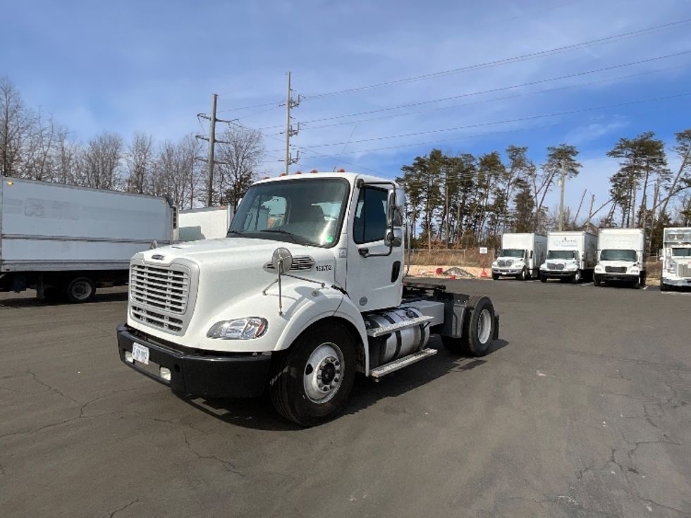 Day Cab Tractor-Heavy Duty Tractors-Freightliner-2017-M211242S-Sterling-VA-140,805\n\t\tmiles-$ 14,000 - Image 3